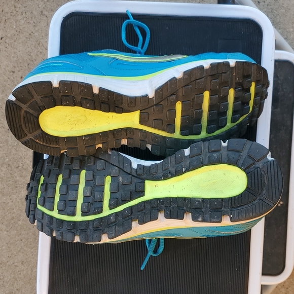 Wms Nike sneakers sz 9 - Picture 5 of 10